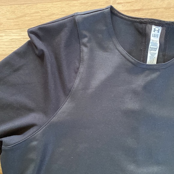 Under Armour Heat Gear Top - Picture 3 of 5
